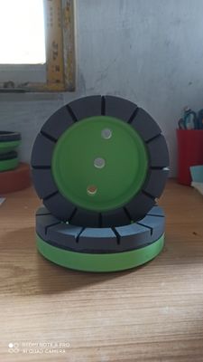Durezza Bianco Verde Segmentato Ruota di Coppa di Resina Velocità massima inferiore a 2800RPM Strumento di rettifica